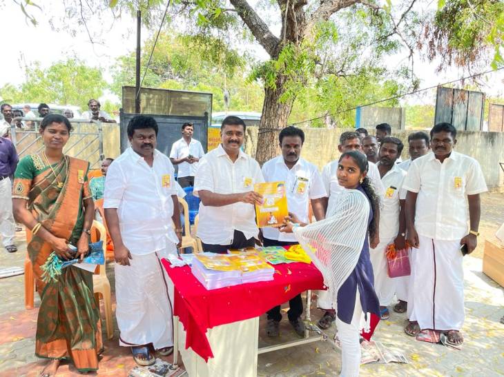 வேப்பலோடையில் டிஎன்.பி.எஸ்.சி கையேடு மார்கண்டேயன் எம்.எல்.ஏ வழங்கினார்