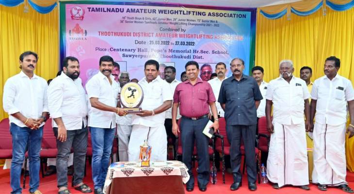 சாம்பியன் ஷிப் பளு தூக்கும் போட்டி -  வெற்றி பெற்றவர்களுக்கு அமைச்சர் அனிதாராதாகிருஷ்ணன் பரிசு வழங்கினார்
