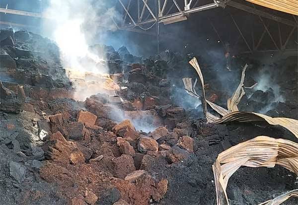 தூத்துக்குடியில் தேங்காய் பித்து கட்டி குடோனில் பயங்கர தீ விபத்து!