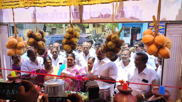 தூத்துக்குடி சட்டமன்ற அலுவலகம் முன்பு நீர் மோர் பந்தல் - அமைச்சர் கீதா ஜீவன் திறந்து வைத்தார்

