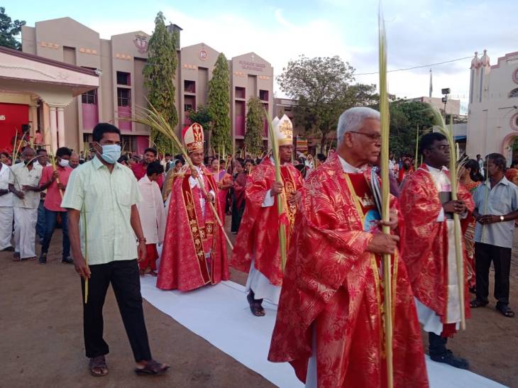 தூத்துக்குடி திரு இருதய ஆண்டவர் கோவிலில் குருத்தோலை ஞாயிறு பவனி