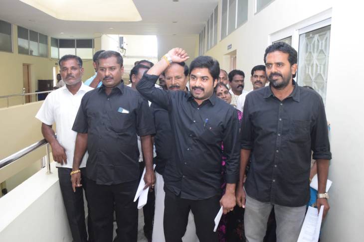 தூத்துக்குடி மாநகராட்சி கூட்டம் - அதிமுகவினர் கருப்பு சட்டை அணிந்து போராட்டம், வெளிநடப்பு: