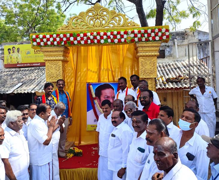 டாக்டர் சிவந்தி ஆதித்தனார் 9ம் ஆண்டு நினைவு நாள் - மேயர் ஜெகன் பெரியசாமி மலர் தூவி மரியாதை

