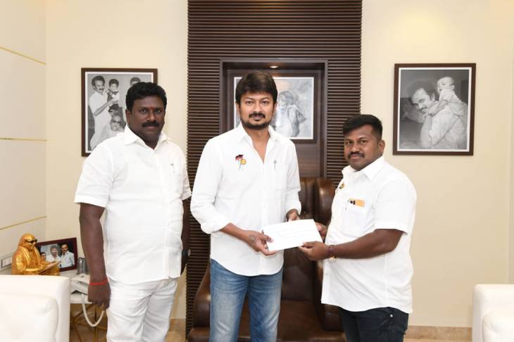 சென்னையில் உதயநிதி ஸ்டாலினிடம் தூத்துக்குடி திமுக இளைஞரணி நிர்வாகி சந்தித்து வாழ்த்து!

