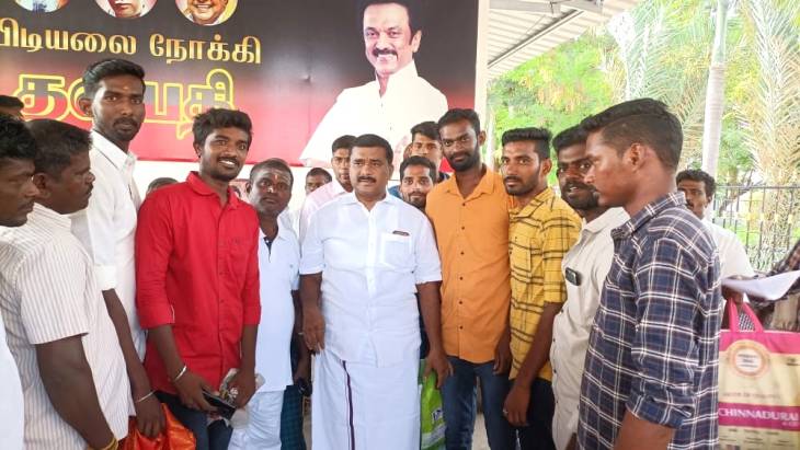 விளாத்திகுளம் எம்எல்ஏ., வுடன் ஆதனூர் மாவீரன் ஊமைத்துரை தொண்டர் படை நிர்வாகிகள் சந்திப்பு!

