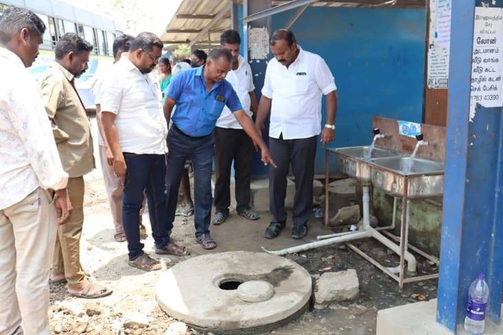 தூத்துக்குடி தற்காலிக பேருந்து நிலையத்தில் மாநகராட்சி மேயர் ஜெகன் பெரியசாமி ஆய்வு!

