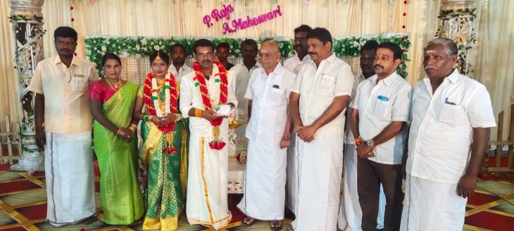 அதிமுக  நிர்வாகி இல்ல திருமணவிழா - கடம்பூர் ராஜூ எம்எல்ஏ பங்கேற்று மணமக்களை வாழ்த்தினார்

