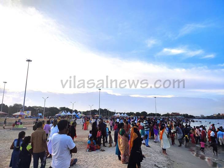 தூத்துக்குடி மக்களின் தாகத்தை தணித்திருக்கும் முத்து நகர் கடற்கரை!