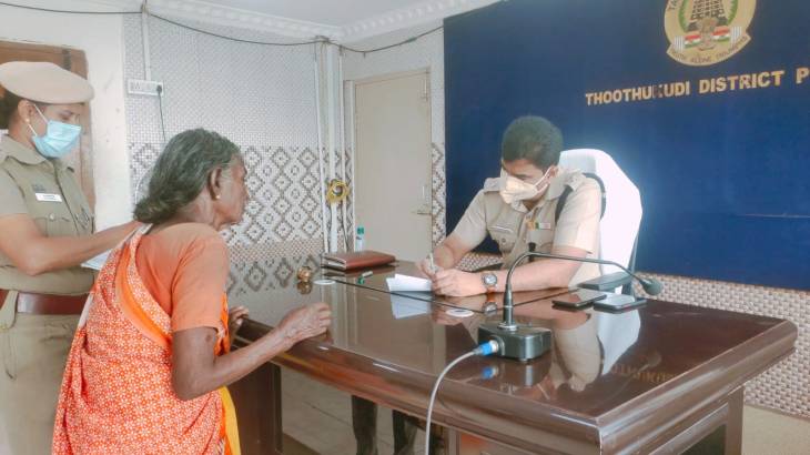 காவல்துறை சார்பில் பொதுமக்கள் குறைதீர்க்கும் முகாம் - மனுக்களை நேரடியாக வாங்கி கேட்டறிந்தார் எஸ்பி

