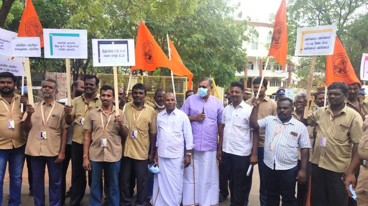 இந்து ஆட்டோ தொழிலாளர் முன்னணி சங்கம் போர்டுக்கு அனுமதி மறுப்பு - மாவட்ட ஆட்சியரிடம் மனு


