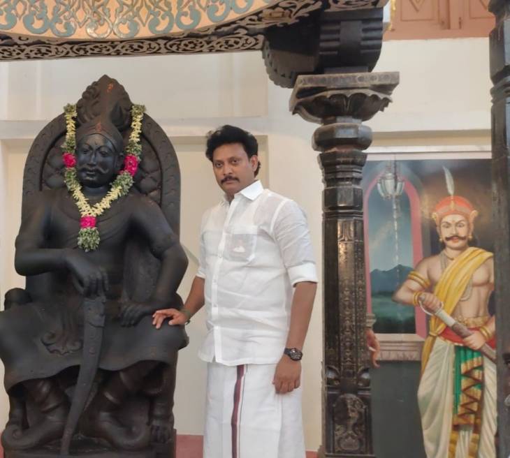 வீரபாண்டிய கட்ட பொம்மன் நினைவிடத்தில் அமைச்சர் மகேஷ் பொய்யாமொழி மரியாதை!

