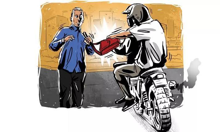 தூத்துக்குடியில் மீன் வியாபாரியை தாக்கி ரூ.1½ லட்சம் கொள்ளை : வழிப்பறியில் ஈடுபட்டு மர்ம நபர்கள் கைவரிசை!