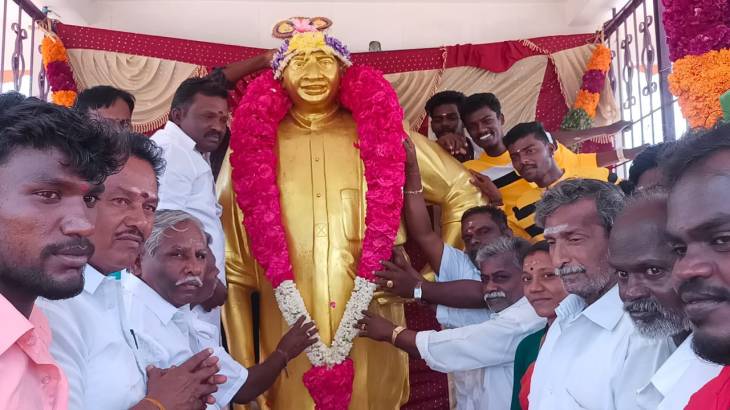 குளத்தூர் அருகே காமராஜர் பிறந்த நாள் விழா - திருஉருவச்சிலைக்கு அதிமுகவினர் அபிஷேகம் செய்து மரியாதை!

