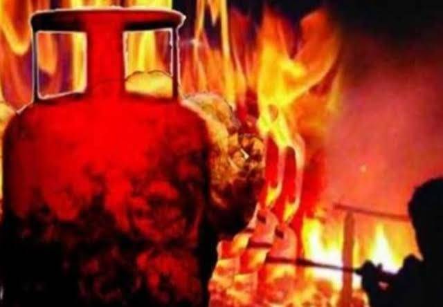 தூத்துக்குடியில் கேஸ் சிலிண்டர் வெடித்து ஒருவர் காயம் : அரசு மருத்துவமனையில் அனுமதி!


