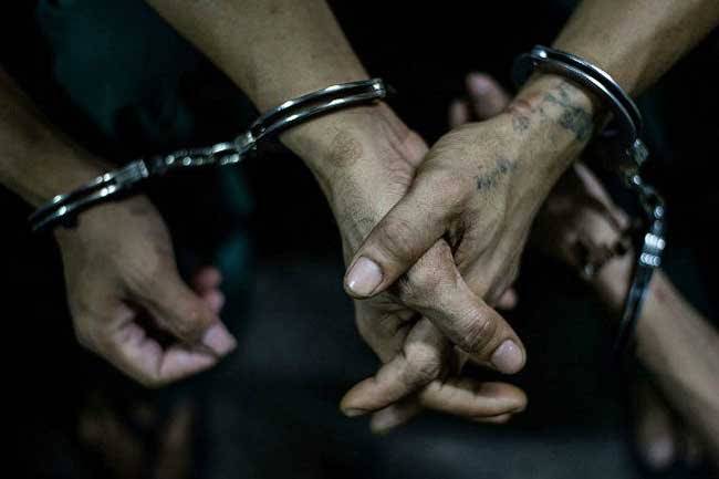 தூத்துக்குடியில் கத்தியைக் காட்டி மிரட்டி பைக் பறிப்பு : 2பேர் கைது!