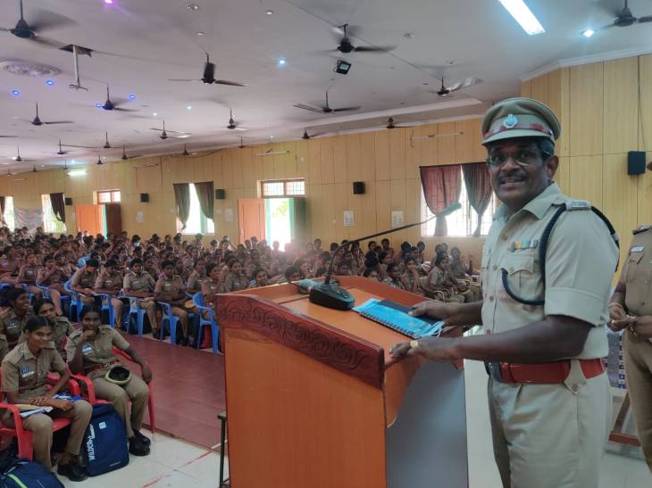தேவையில்லாத செயலிகளை பதிவிறக்கம் செய்யக்கூடாது : பெண்கள், சமூக வலைதளங்களை மிக கவனமாக கையாள வேண்டும்- சைபர் குற்றப்பிரிவு காவல் துறை கூடுதல் கண்காணிப்பாளர் எச்சரிக்கை