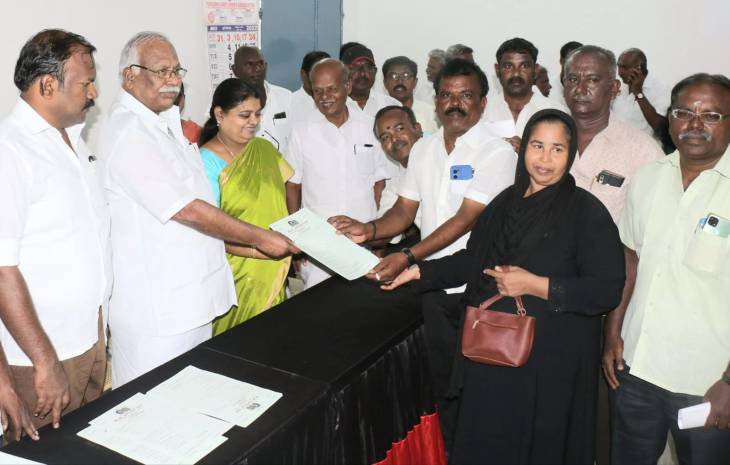 தூத்துக்குடி வடக்கு மாவட்ட தி.மு.க பகுதி கழக நிர்வாகிகள் தேர்தலுக்கான மனுக்கள் வினியோகம் தேர்தல்