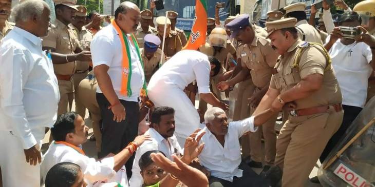 கோவில்பட்டியில் சார் பதிவாளர் அலுவலகத்தை முற்றுகையிட முயன்ற பா.ஜ.கவினர் கைது 

