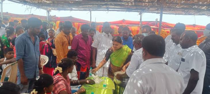 தூத்துக்குடி புனித சந்தியாகப்பர் ஆலய 30ம் ஆண்டு திருவிழா அசன விருந்து - அமைச்சர் கீதாஜீவன், மேயர் ஜெகன் பெரியசாமி துவக்கி வைத்தனர்!

