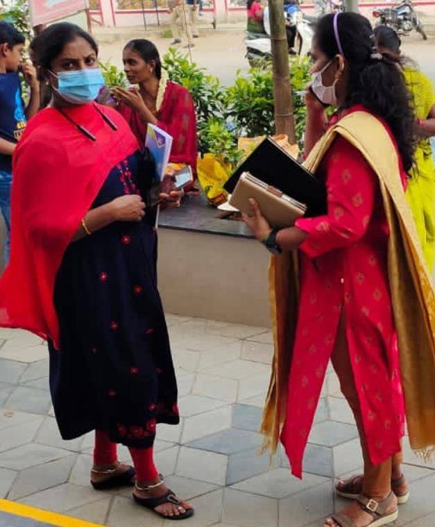 தூத்துக்குடியில் லஞ்ச ஒழிப்பு அதிகாரிகள் போல் நடித்து நகைக்கடையில் நகைகளை ஆட்டைய போட முயன்ற 2 பெண்கள் கைது! 