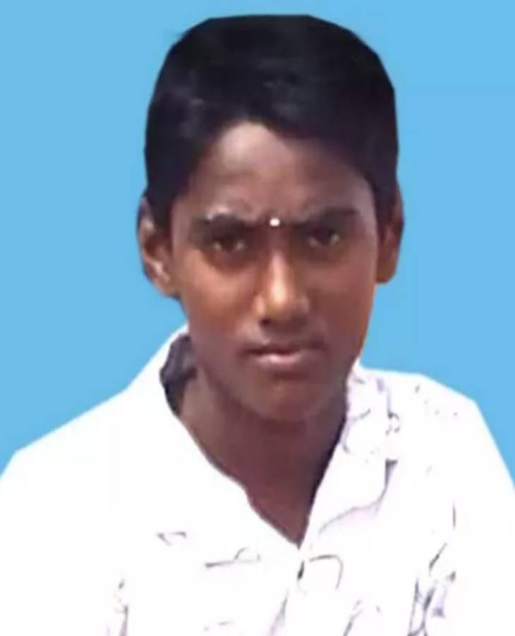 ஓட்டப்பிடாரத்தில் பள்ளி மாணவர் தூக்கிட்டு தற்கொலை 