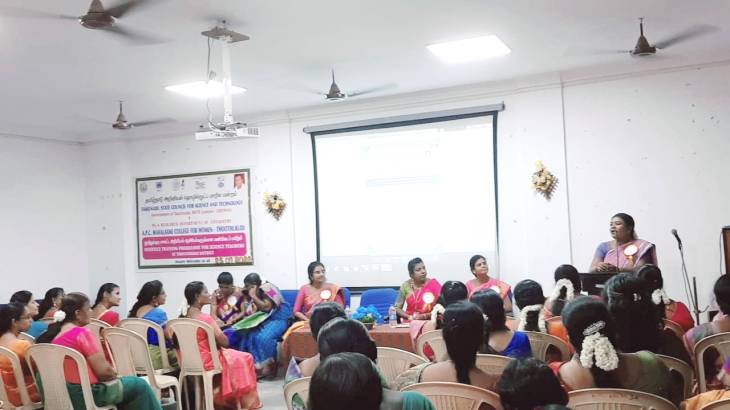 தூத்துக்குடி மாவட்ட பள்ளி அறிவியல் ஆசிரியர்களுக்கான முதற்கட்ட பணியிடைப்பயிற்சி - ஏ.பி.சி. மகாலட்சுமி மகளிர் கல்லூரியில் நடந்தது!

