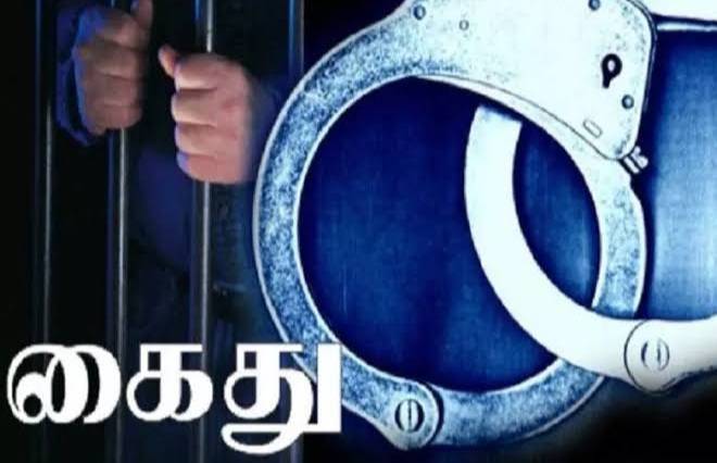 தூத்துக்குடி அருகே நாட்டுவெடிகுண்டு தயாரித்த சிறுவன் உட்பட 2 பேர் கைது!