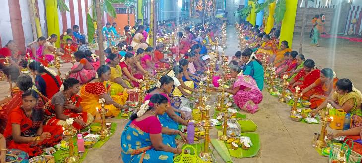 தூத்துக்குடி மேலசண்முகபுரம் முனியசாமி கோவிலில் திருவிளக்கு பூஜை
