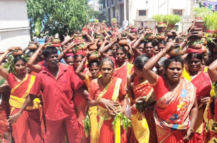 உலக சமாதனம் வேண்டி கோவில்பட்டி ஆதிபராசக்தி வழிபாட்டு மன்றத்தில் 1008 கஞ்சி கலய ஊர்வலம்!

