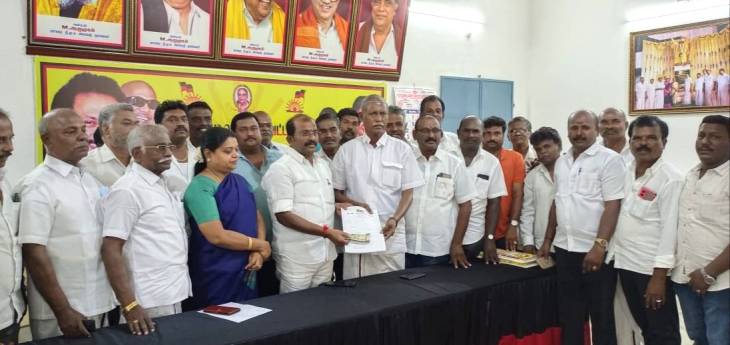 தூத்துக்குடி மாநகர திமுக பிரதிநிதிகள் தேர்தல் - அமைச்சர், தேர்தல் ஆணையாளரிடம் விருப்பமனு தாக்கல்!