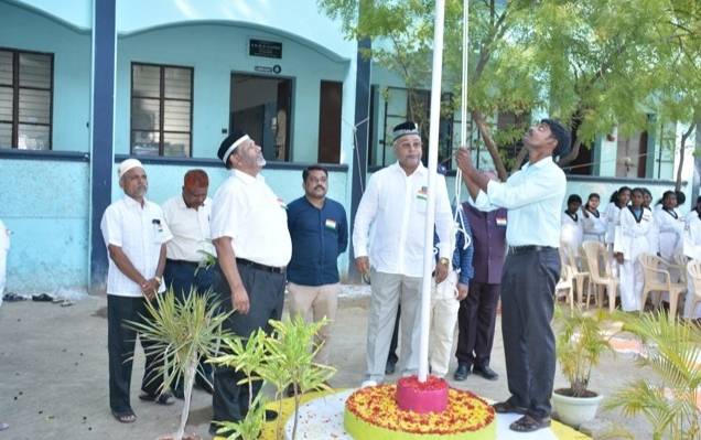 கிரசன்ட் மெட்ரிக் மேல்நிலைப்பள்ளியில் சுதந்திர தினவிழா!

