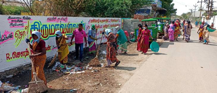 வடக்கு சோட்டையன் தோப்பு பகுதியில் தூய்மை பணி - ஊராட்சி மன்ற தலைவர் சரவணக்குமார் தொடங்கி வைத்தார்

