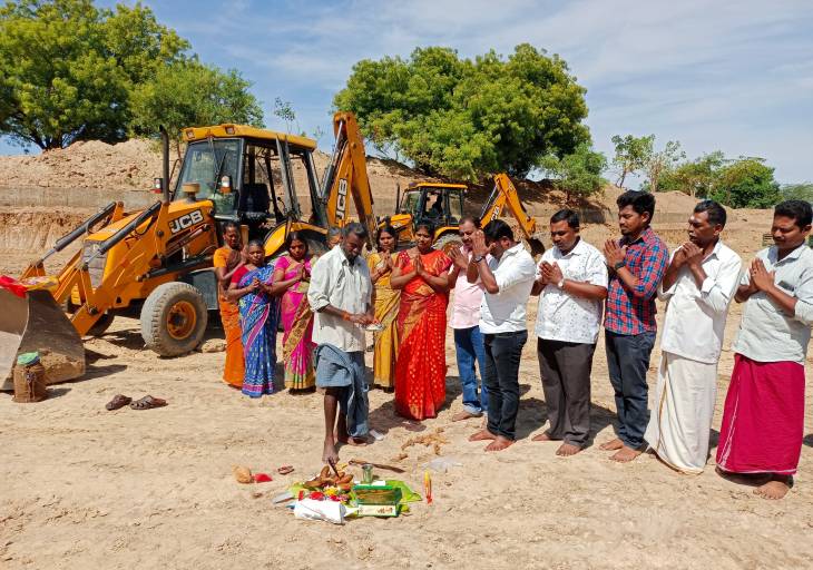 மாப்பிள்ளையூரணியில் கண்மாய் தூர்வாரும் பணி - ஊராட்சி மன்ற தலைவர் சரவணக்குமார் துவக்கி வைத்தார்!

