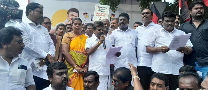 புதுக்கோட்டையில் இந்தி திணிப்பு திட்டத்தை மத்திய அரசு திரும்பப் பெற வலியுறுத்தி திமுக ஆர்ப்பாட்டம்!