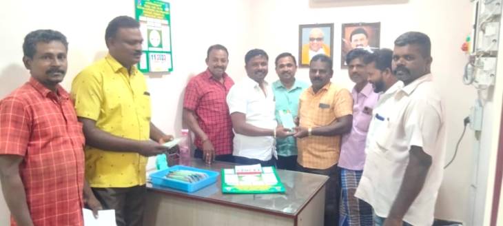 வியாபாரிகளுக்கு தொழில்கடன் -  கூட்டுறவு கடன் சங்கத் தலைவர் சரவணக்குமார் வழங்கினார்!

