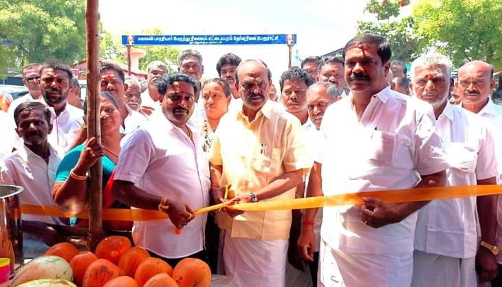 எட்டயபுரத்தில் அதிமுக சார்பில் நீர் மோர் பந்தல் - முன்னாள் அமைச்சர் கடம்பூர் ராஜு எம்எல்ஏ திறந்து வைத்தார்!

