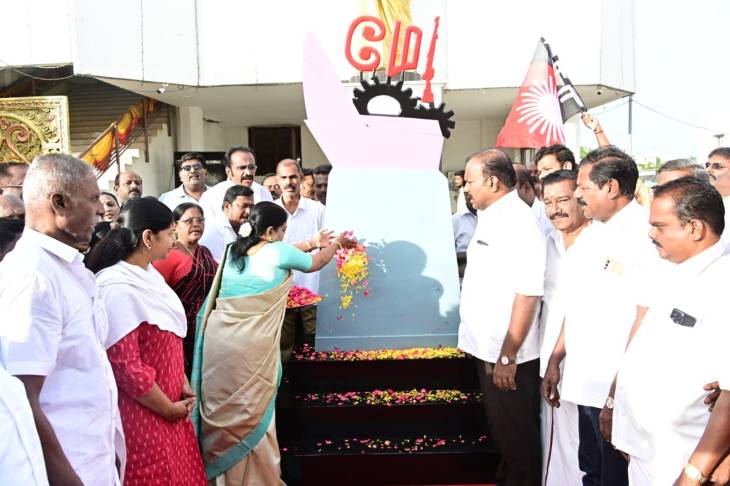 தூத்துக்குடியில் மே தின நினைவுச் சின்னத்துக்கு திமுக மலர் தூவி மரியாதை!
