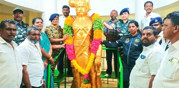 வீரபாண்டிய கட்டபொம்மனின் சிலைக்கு துணை இராணுவப்படை வீராங்கனைகள் மரியாதை!