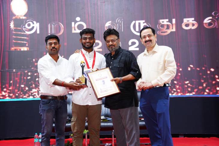 அலைபேசியில் அழைத்து எழுப்பியவர் மாவட்ட ஆட்சியர்... விருது பெற்ற கையோடு நினைவு கூறும் தூத்துக்குடி இளைஞர் 