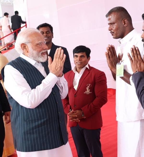 பிரதமர் மோடியுடன் மேட்டுப்பட்டி மூர்த்தி சந்திப்பு... யார் இந்த மூர்த்தி?

