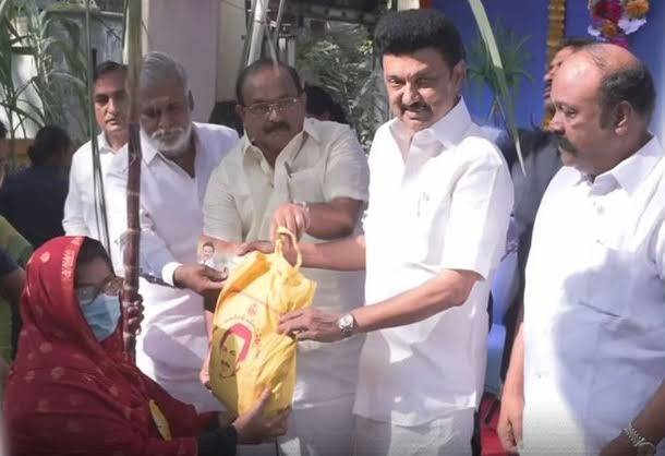 டோக்கன் பெறாதவர்களுக்கு ரூ.1000 மற்றும் பொங்கல் சிறப்பு தொகுப்பு எப்போது? தமிழ்நாடு அரசு முக்கிய அறிவிப்பு!