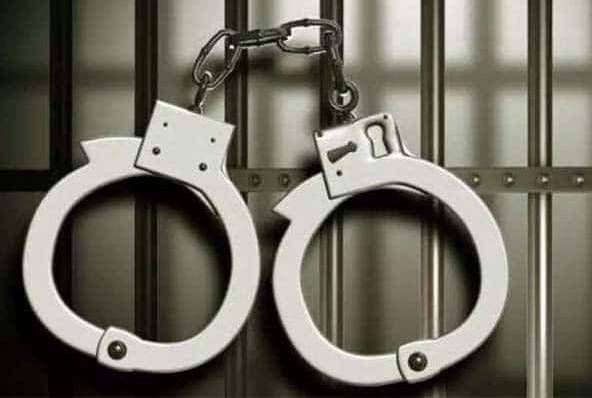 தூத்துக்குடி அருகே பைக் எரிப்பு : 3 போ் கைது