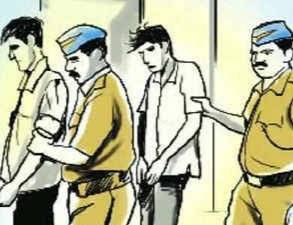 தூத்துக்குடியில் அரிவாளால் தாக்க முயன்று கொலை முயற்சியில் ஈடுபட்ட இருவர் கைது!

