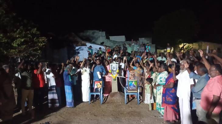 சங்கரலிங்கபுரம் ஆதிதிராவிடர் குடியிருப்பு பகுதி பொதுமக்கள் : பகலில் வாழ்வாதார பணிகள்... இரவில் உரிமைப்போராட்டம்! 