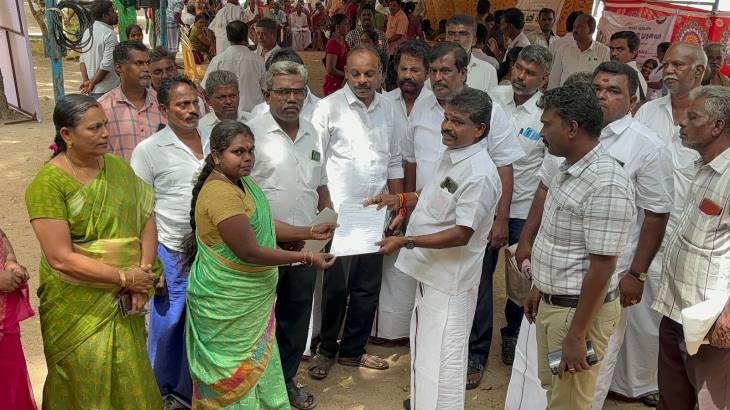 புதியம்புத்தூரில்  மக்களுடன் முதல்வர் திட்ட சிறப்பு முகாம் : சண்முகையா எம்எல்ஏ தொடங்கி வைத்தார்!