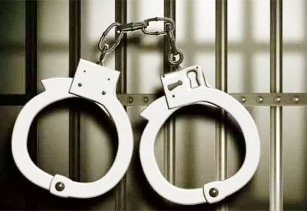 வாள், அரிவாளுடன் காரில் சுற்றிய தூத்துக்குடி கும்பல் கைது : ரூ.35 லட்சம் மதிப்புள்ள 2 ஆயிரம் ரூபாய் நோட்டுகள் பறிமுதல்!