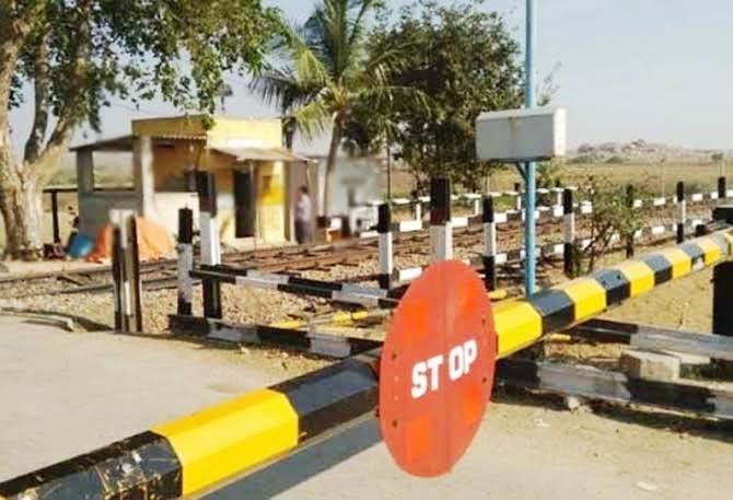 தூத்துக்குடி அருகே தட்டப்பாறை ரயில்வே கேட் கடப்பவர்களுக்கு தெற்கு ரயில்வே தகவல்!

