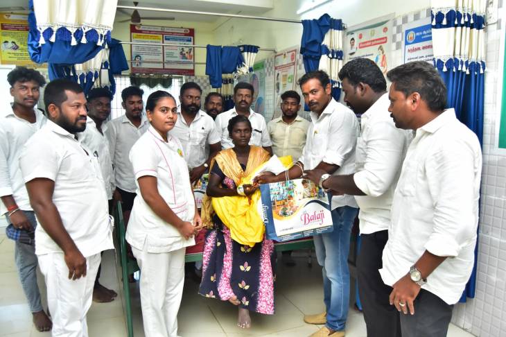 தமிழ்நாடு முதலமைச்சர் மு.க. ஸ்டாலின் பிறந்தநாள் : திமுக இளைஞரணி சார்பில் மாப்பிள்ளையூரணியில் பிறந்த குழந்தைகளுக்கு தங்க மோதிரம்