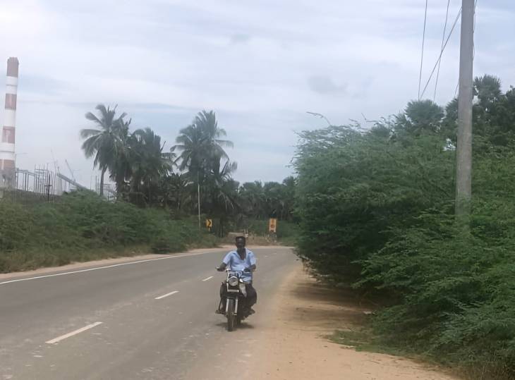 தூத்துக்குடி பிரதான சாலையில் வாகன ஓட்டிகள் கடும் அவதி!