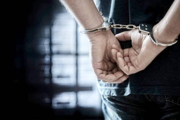 தூத்துக்குடியில் கடனை அடைத்த பிறகும் மீண்டும் பணம் செலுத்துமாறு  குடும்பத்தினரின் புகைப்படங்களை மார்பிங் செய்து  மிரட்டியவர் கைது
